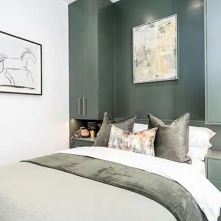 Granby Gem: Exquisite 3-bed Flat דירה הרוגייט