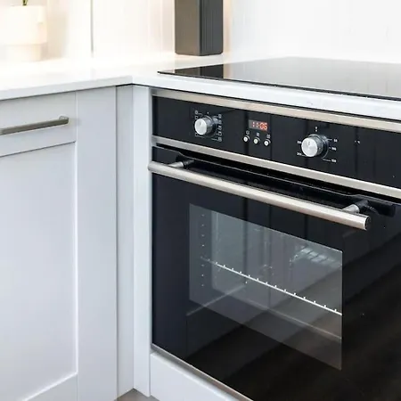 Granby Gem: Exquisite 3-bed Flat הרוגייט