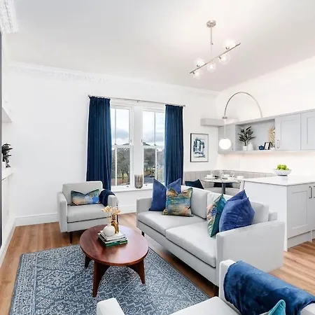 Granby Gem: Exquisite 3-bed Flat דירה *