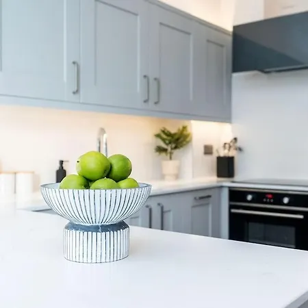 Granby Gem: Exquisite 3-bed Flat הרוגייט