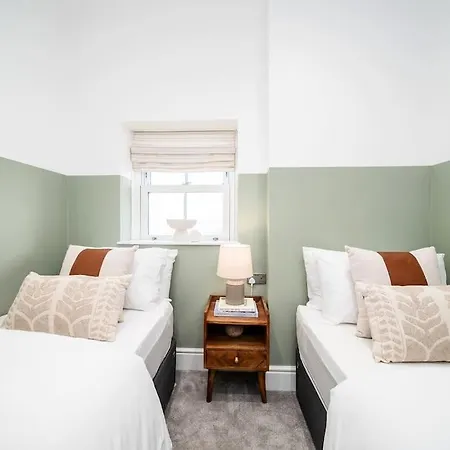 Granby Gem: Exquisite 3-bed Flat דירה *