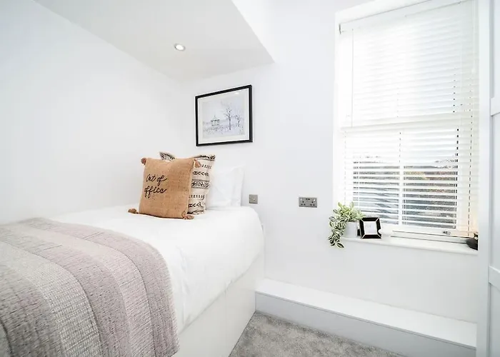 Granby Gem: Exquisite 3-bed Flat *