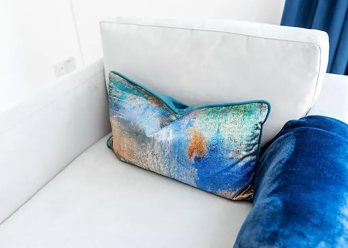 Granby Gem: Exquisite 3-bed Flat Daire *