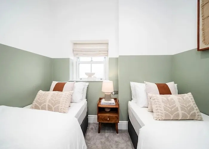 Granby Gem: Exquisite 3-bed Flat Daire *