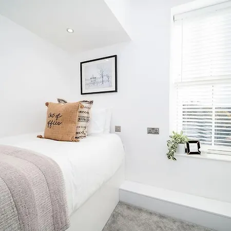Granby Gem: Exquisite 3-bed Flat *