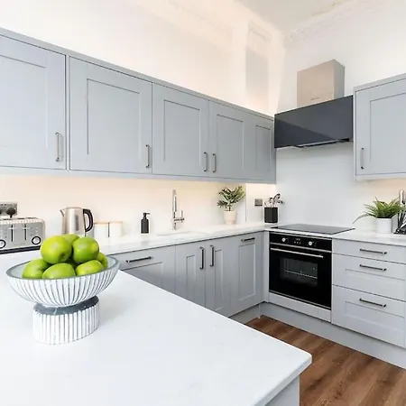 Granby Gem: Exquisite 3-bed Flat