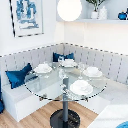 Granby Gem: Exquisite 3-bed Flat *