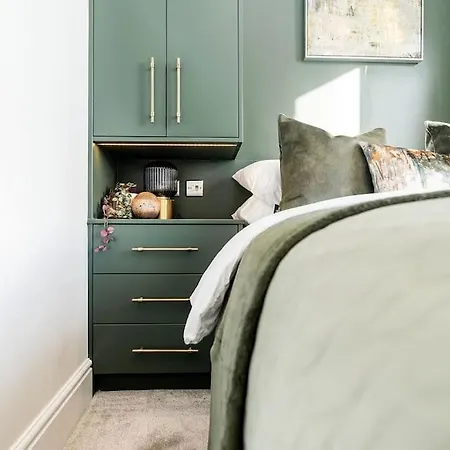 Granby Gem: Exquisite 3-bed Flat Χαρογκέιτ