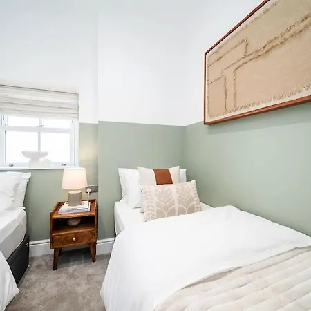 Granby Gem: Exquisite 3-bed Flat *