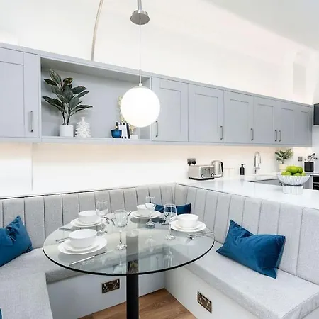 Granby Gem: Exquisite 3-bed Flat